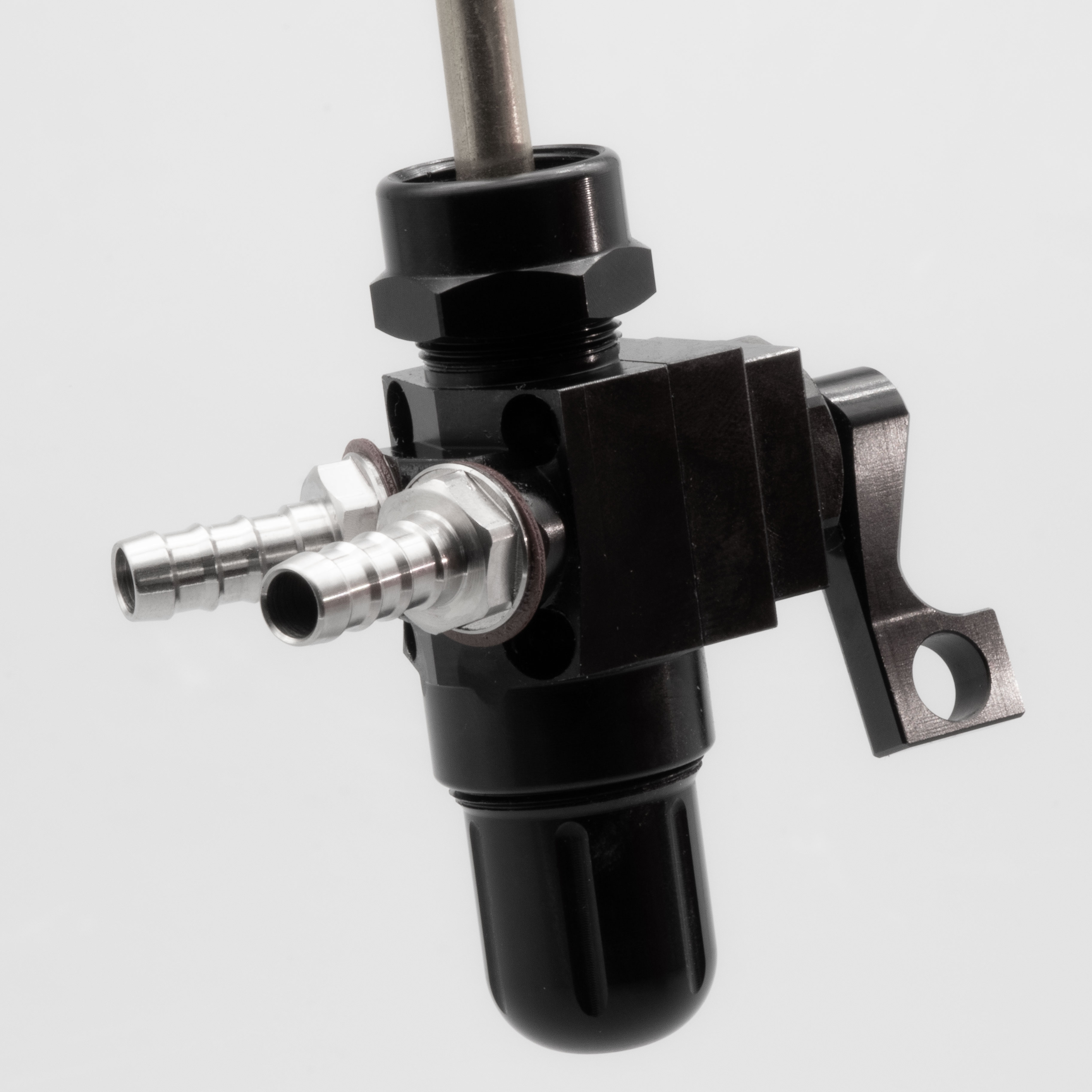 CNC Benzinhahn 400+ Durchfluss mit 2 Anschlüssen - Farbe: schwarz