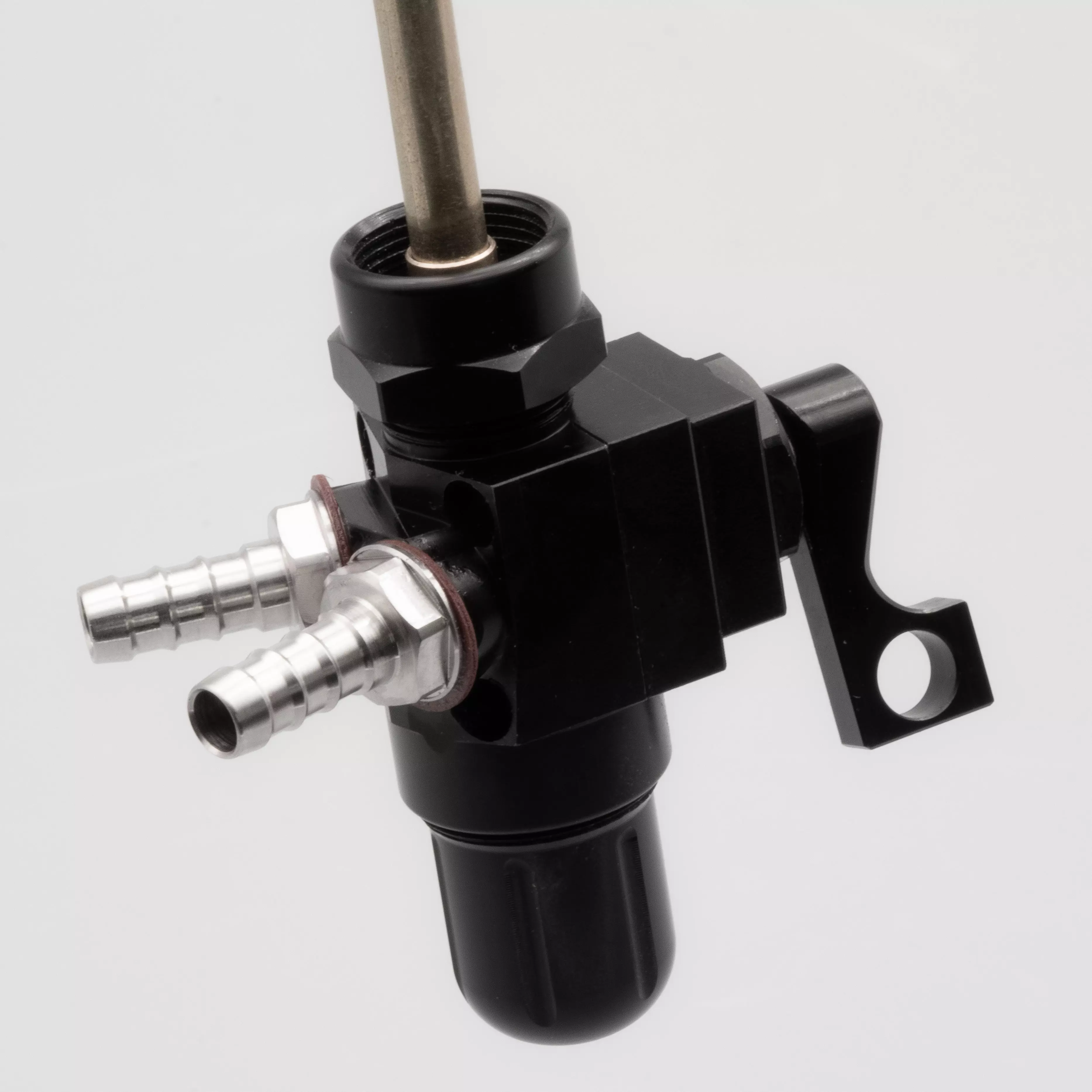 CNC Benzinhahn 400+ Durchfluss mit 2 Anschlüssen - Farbe: schwarz