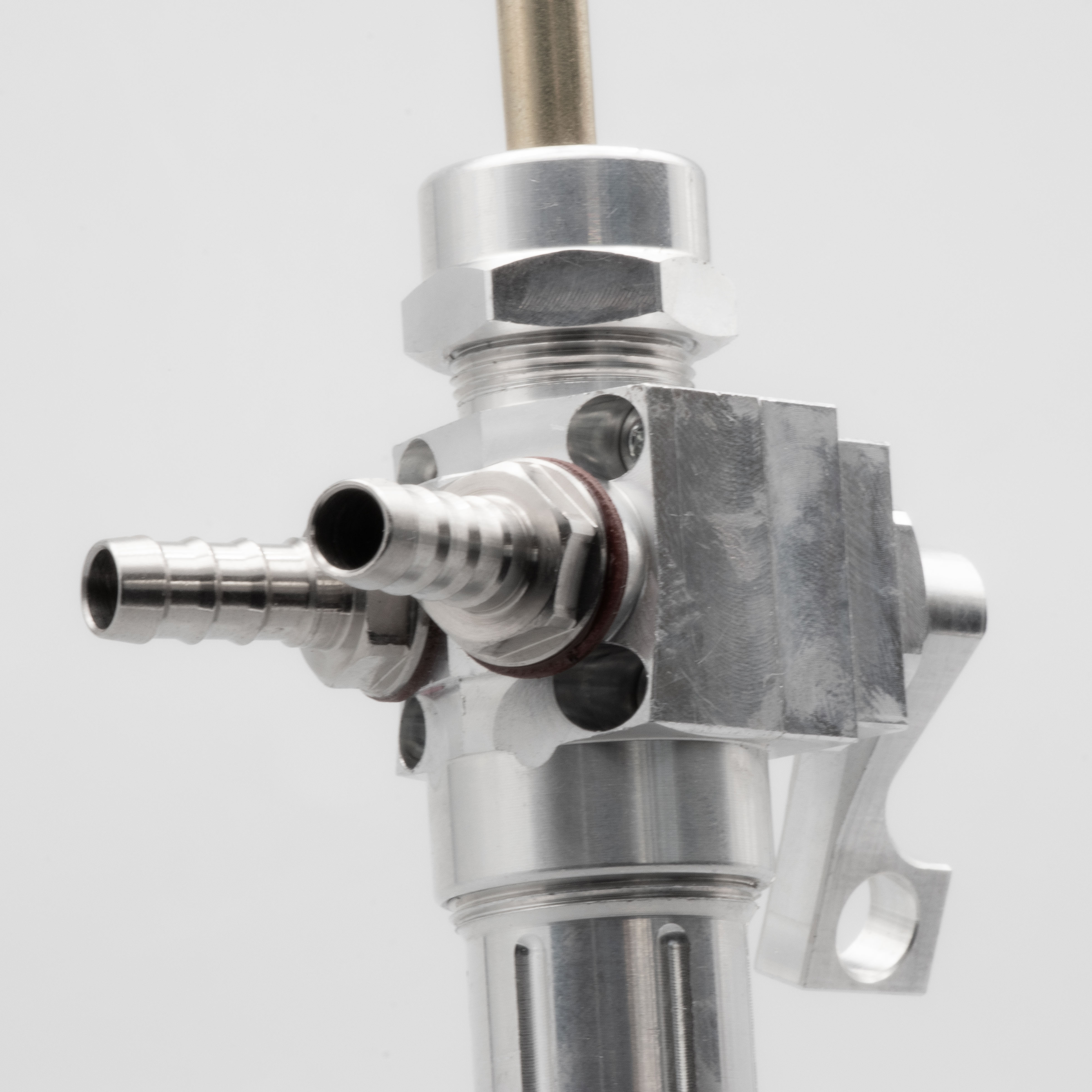 CNC Benzinhahn 400+ Durchfluss mit 2 Anschlüssen - Farbe: natur