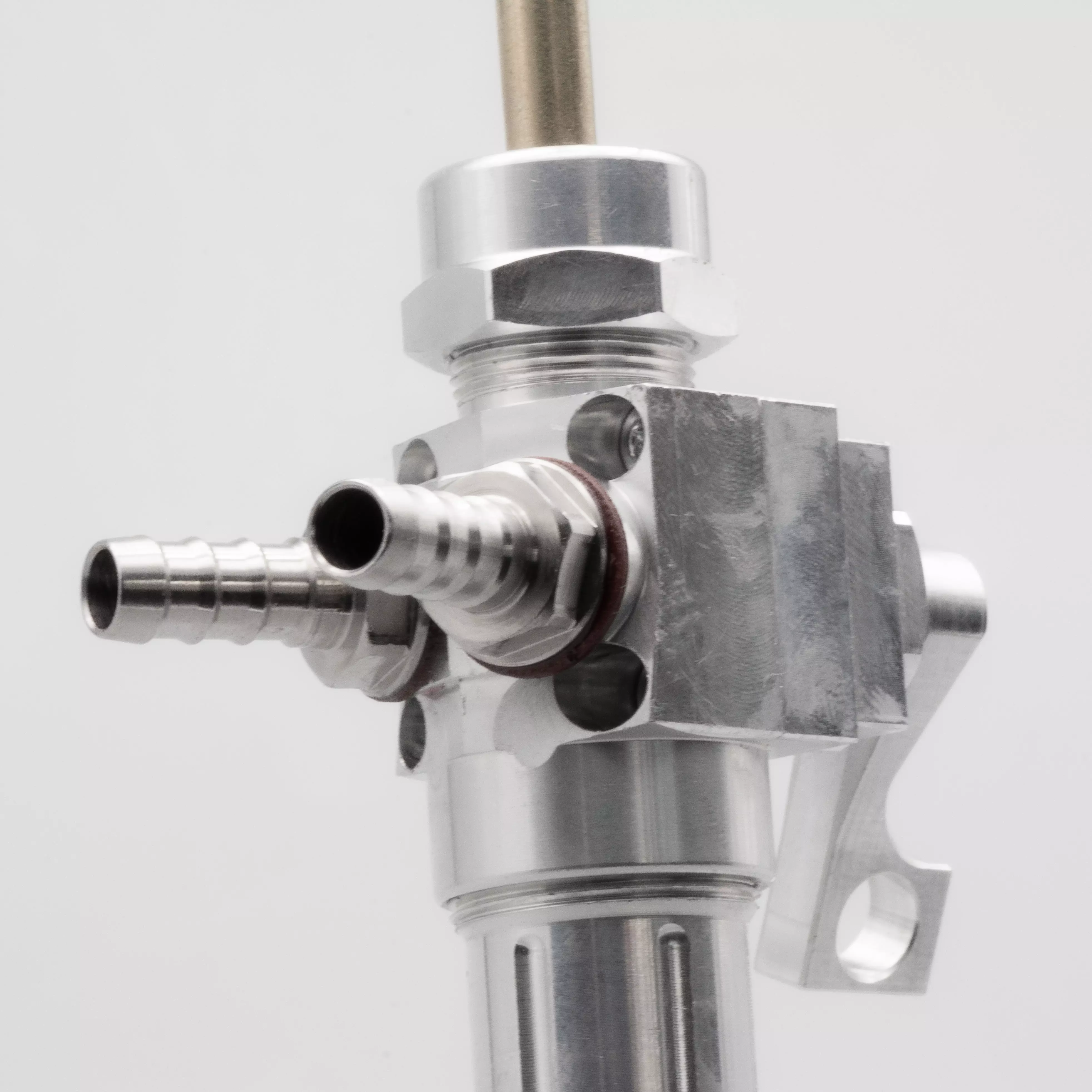 CNC Benzinhahn 400+ Durchfluss mit 2 Anschlüssen - Farbe: natur