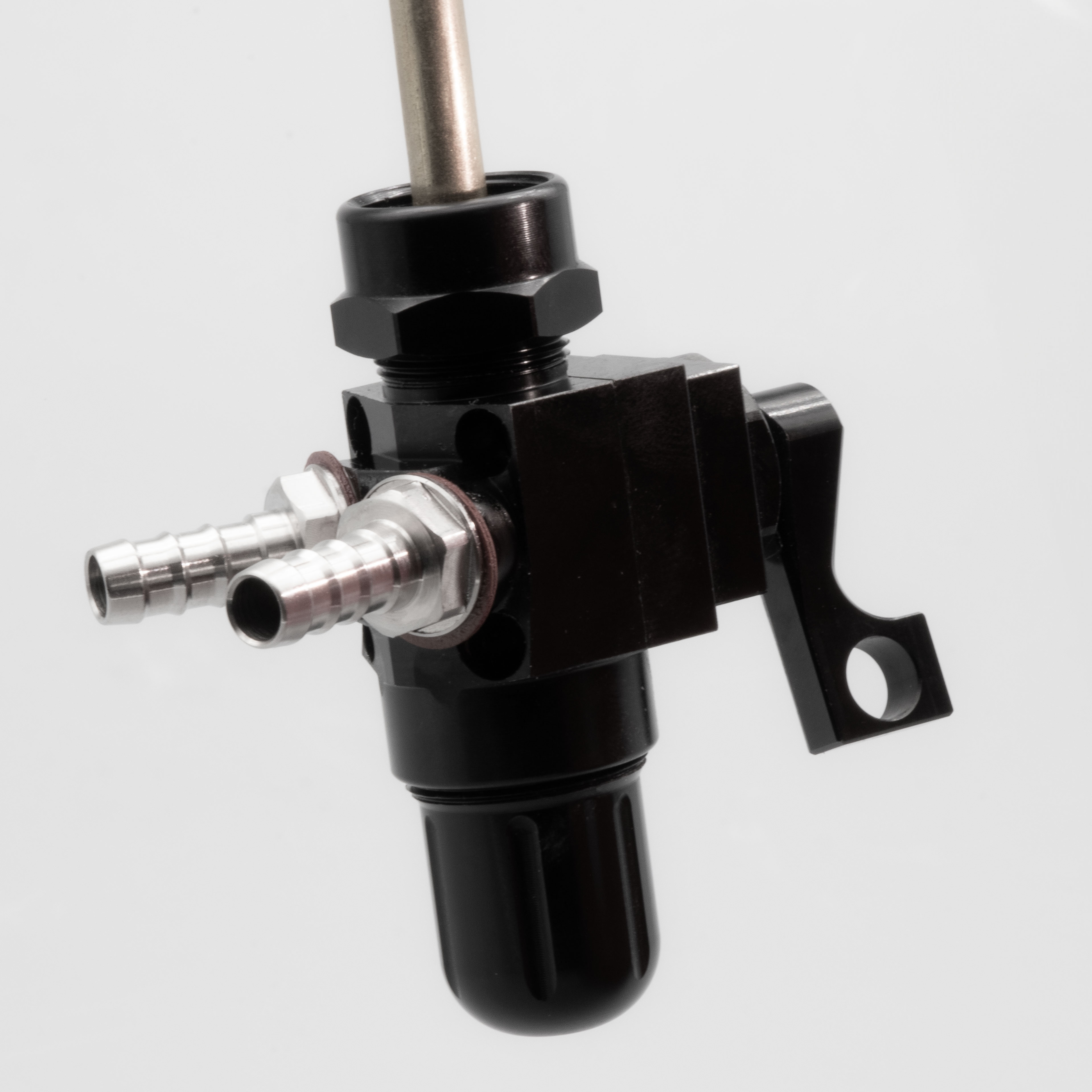 CNC Benzinhahn 400+ Durchfluss mit 2 Anschlüssen - Farbe: schwarz