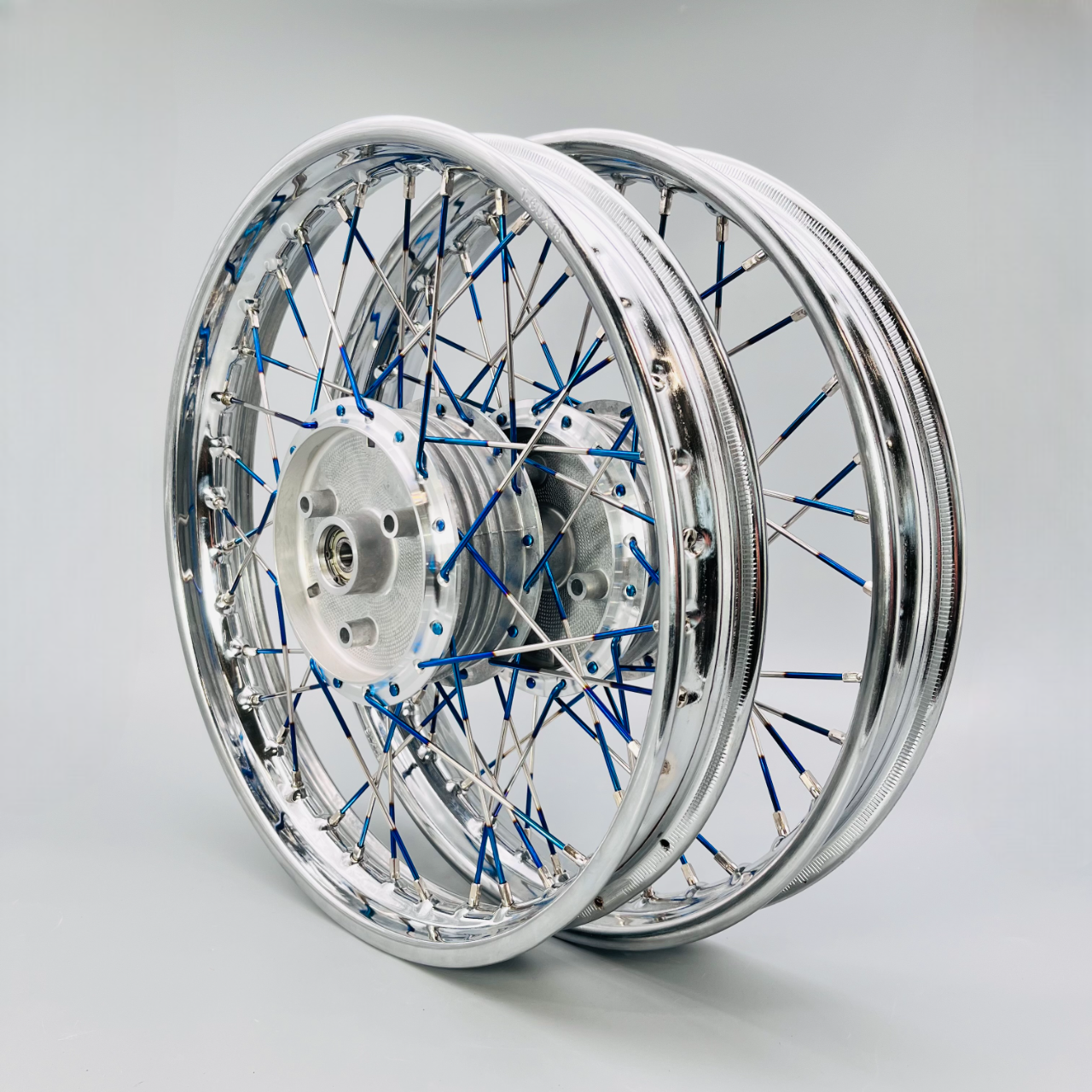 SET 2xSpeichenrad 1,6x16 Zoll Felge Stahl verchromt / Speichen Edelstahl blau-silber Titan / Nippel Messing vernickelt