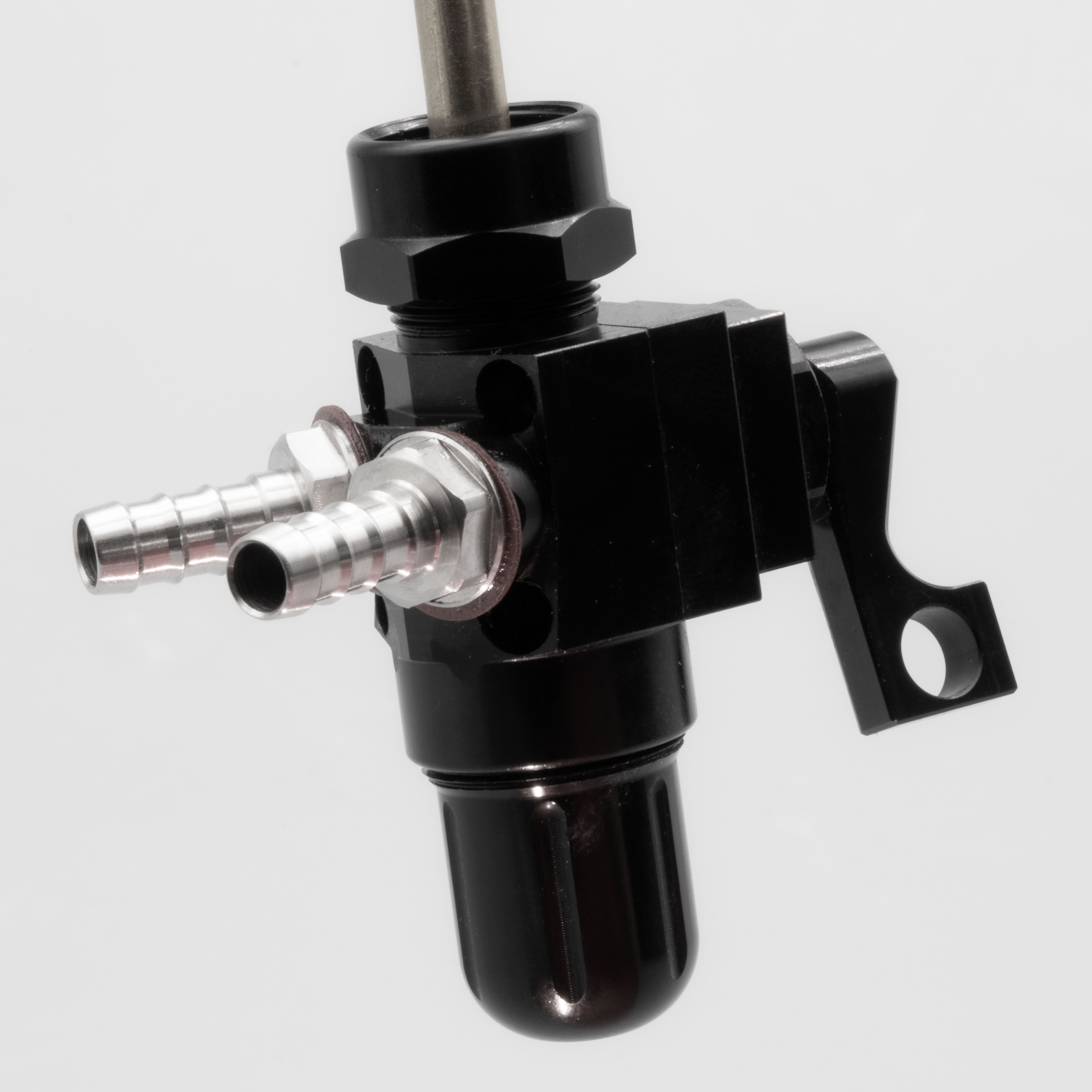 CNC Benzinhahn 400+ Durchfluss mit 2 Anschlüssen - Farbe: schwarz