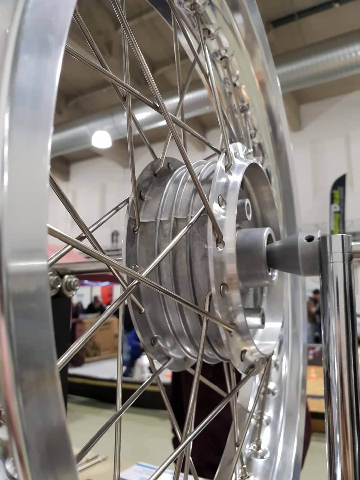 Speichenrad Felge einspeichen und zentrieren für Simson Modelle Aus und Einspeichen Ohne